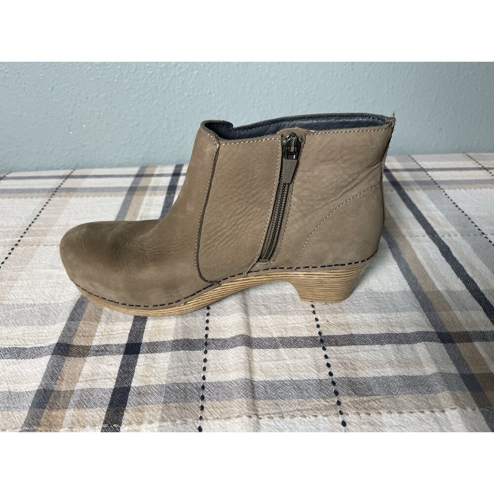Dansko Maria Ankle Boots Womens Size 39 US 8.5 Beige Leather Side Zip Block Heel - Picture 3 of 10